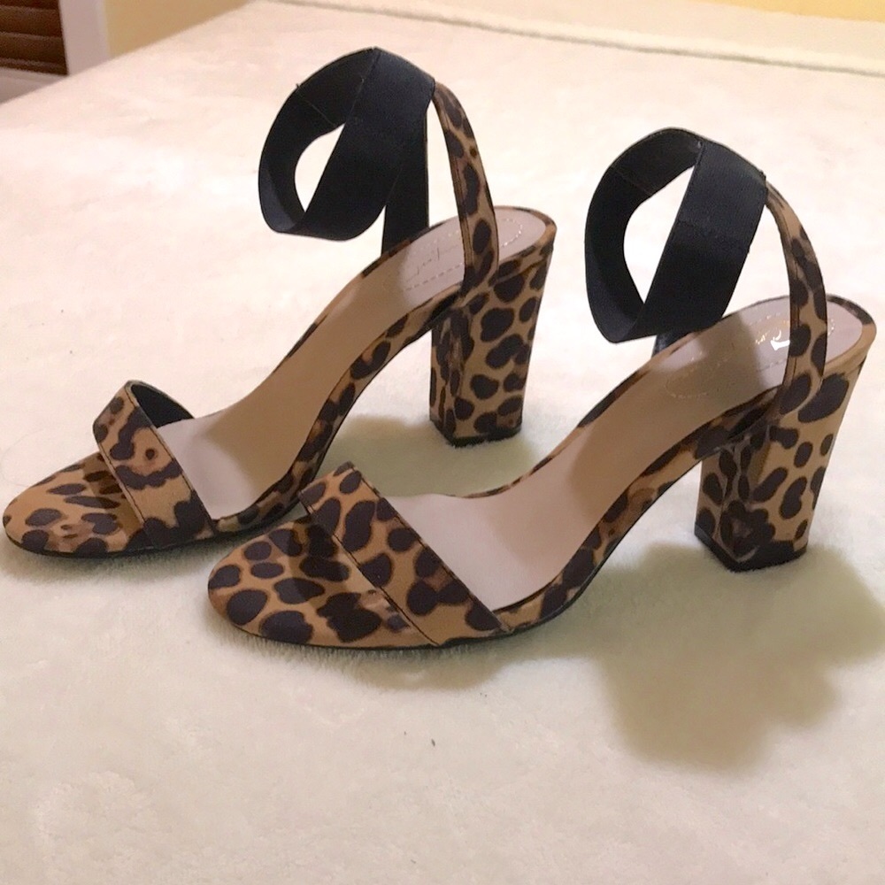 | NWT Chic Leopard Heeled Shoes With Ankle Strap - 8M